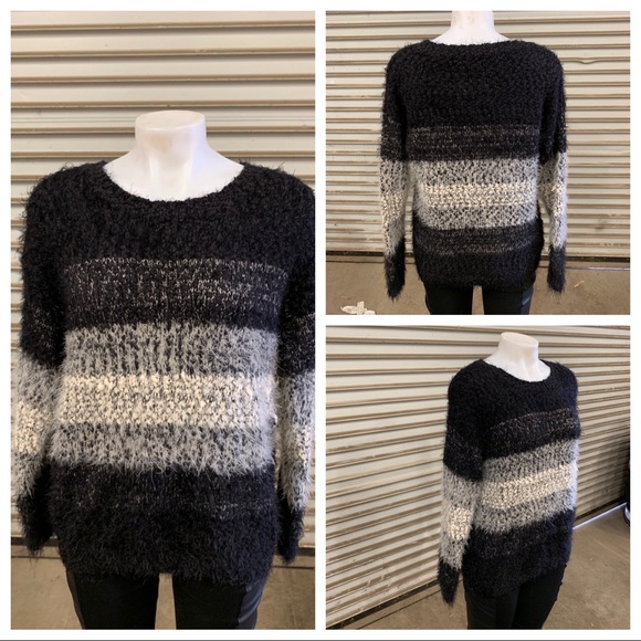 Forever 21 Sweaters - 🛍️Forever 21 sweater NWT black and white fluffy